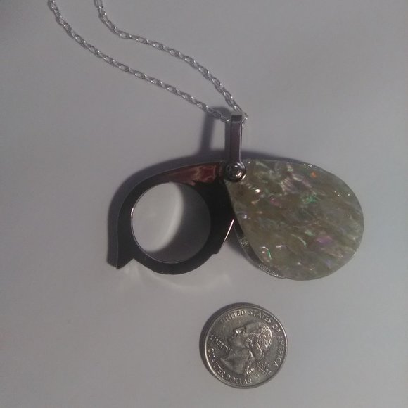 Magnifying Glass Ornate Engraved & MOP Back Jewelers' Loupe Pendant Neck… - Picture 4 of 10